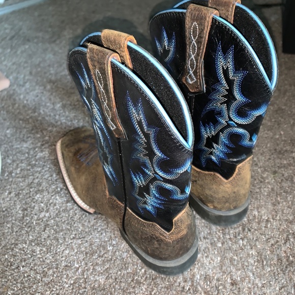 Ariat cowgirl boots - Picture 3 of 4